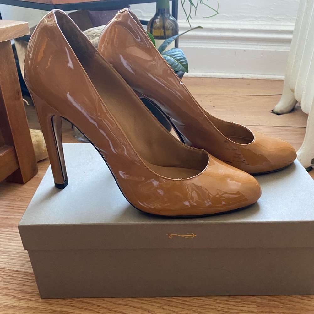 Michael Kors camel/honey brown pumps.